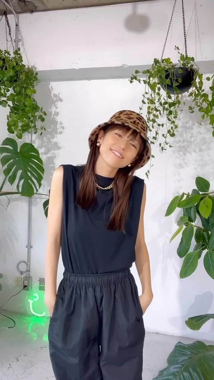 若槻千夏のインスタグラム：「新作ナイロンパンツ‼︎  ヒール.ローファー.スニーカー 何にでも合う可愛い楽ちんナイロンパンツ完成♡  #今なら5%OFF」