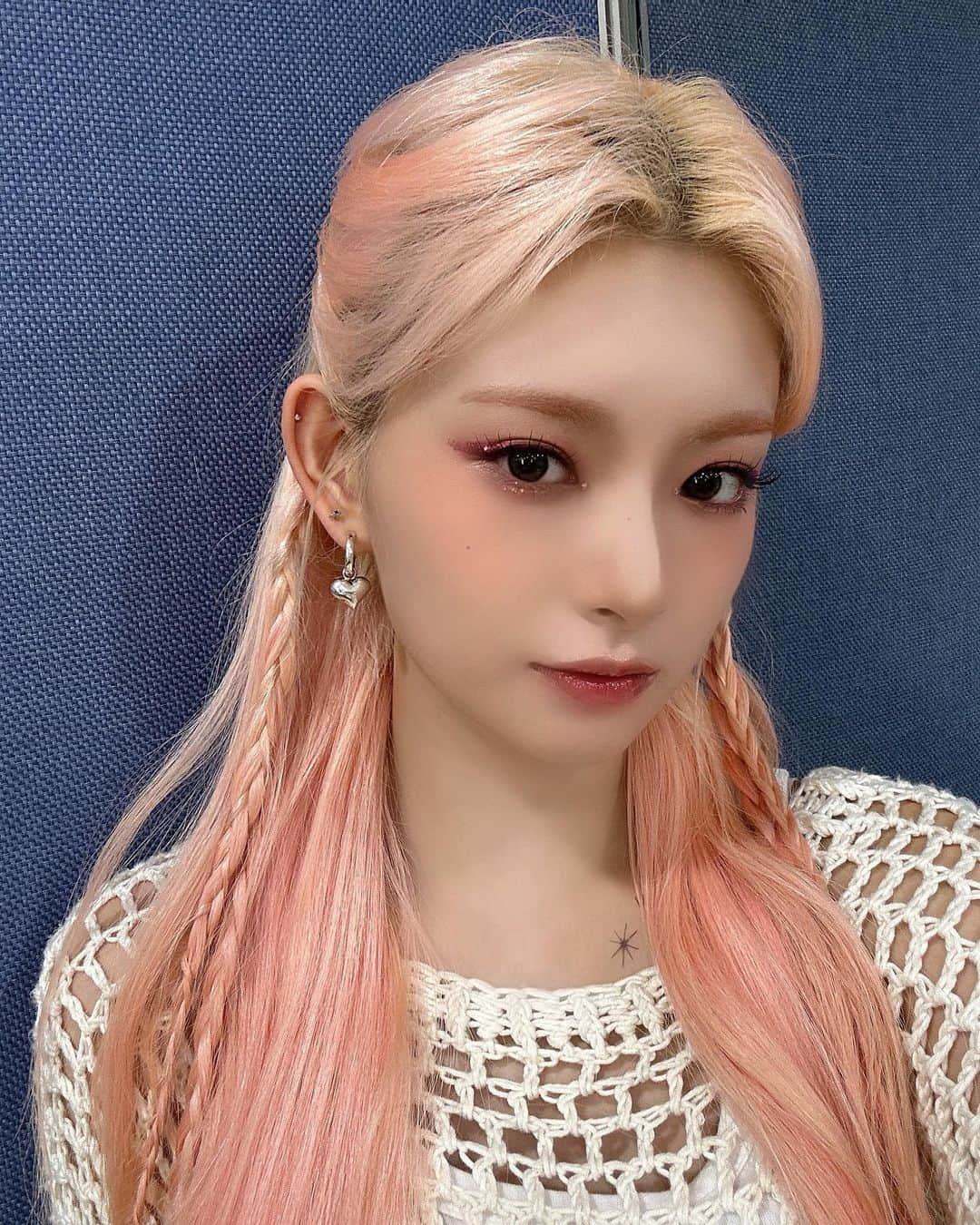 EVERGLOWさんのインスタグラム写真 - (EVERGLOWInstagram)「[📸Today EVERGLOW]  23.08.31 #엠카운트다운  오늘의 에버글로우💜  #EVERGLOW #에버글로우 #ALL_MY_GIRLS #SLAY #이유 #시현 #미아 #온다 #아샤 #이런」8月31日 19時49分 - official_everglow