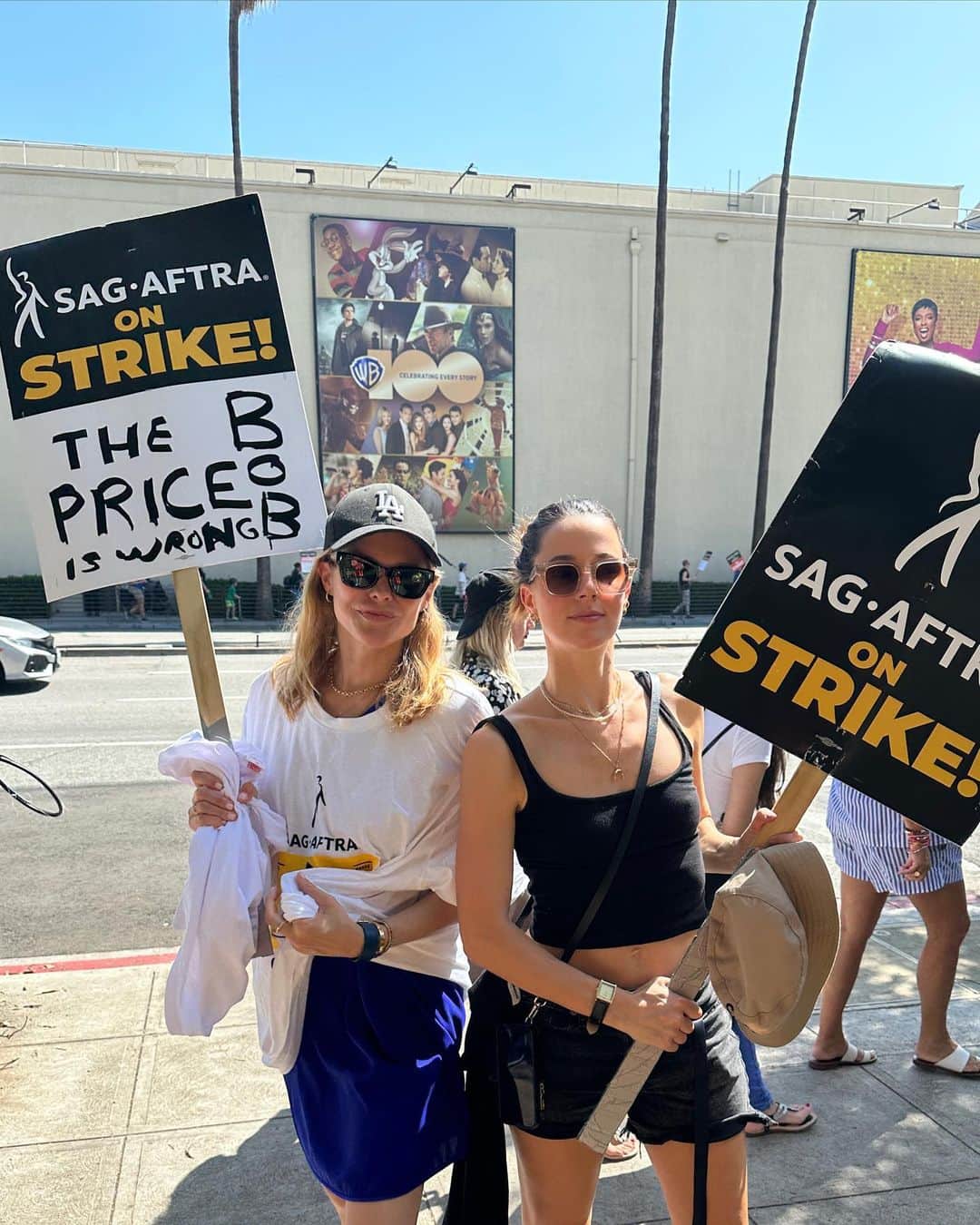 のインスタグラム：「#unionstrong with my girl @susieabromeit and some amazing actors writers, crew and fans. It was a great reunion.」