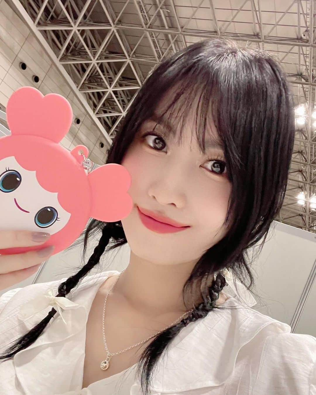 TWICEのインスタグラム：「本日はMISAMO 1st MINI ALBUM 『Masterpiece』 ハイタッチ会の最終日でした！来てくださった皆さん、本当にありがとうございました！😍  またお会いする日まで元気でいて下さいね💕  今日も気をつけて帰ってくださいね-！🫶」