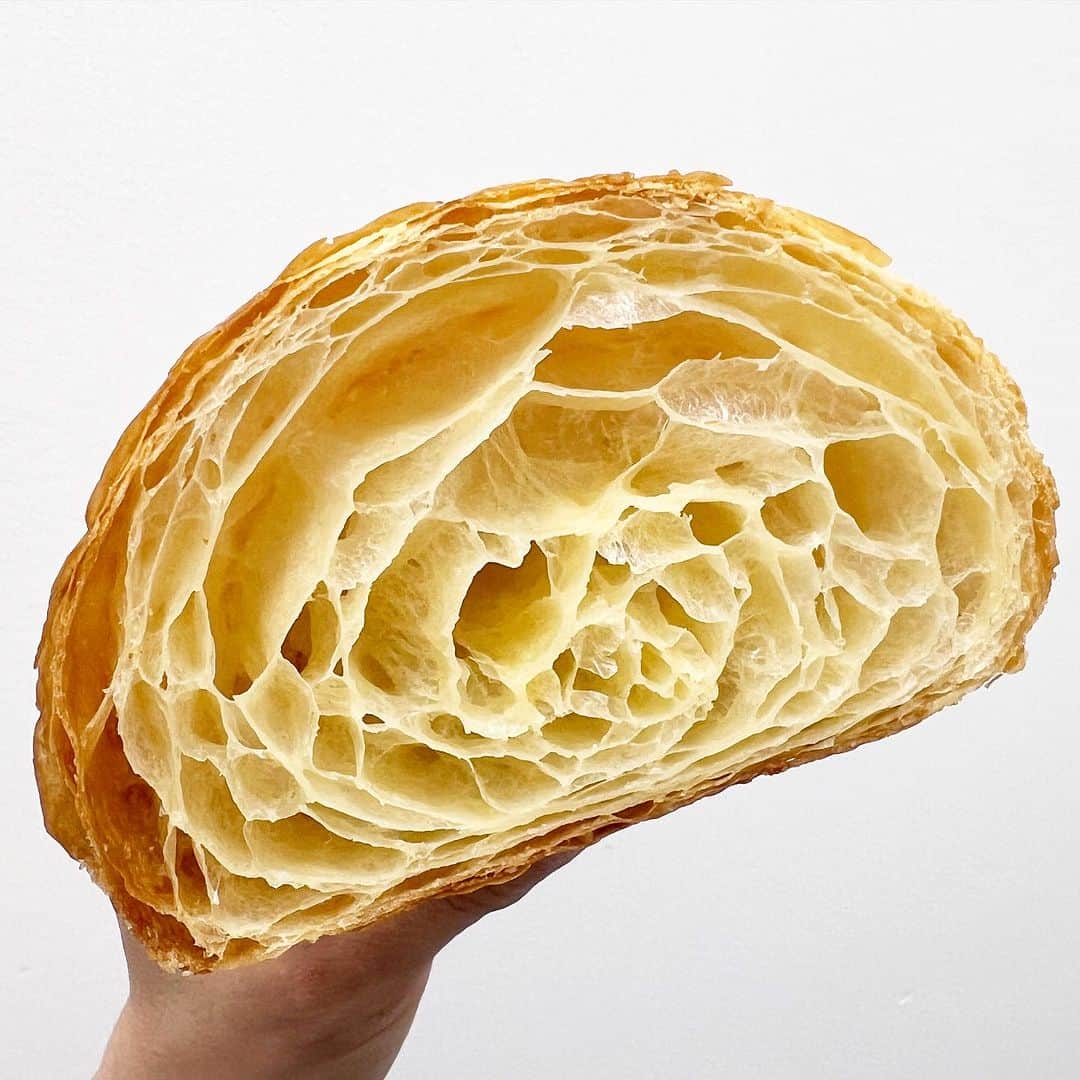 DOMINIQUE ANSEL BAKERYのインスタグラム：「That honeycomb crumb 🥐🥐🥐」