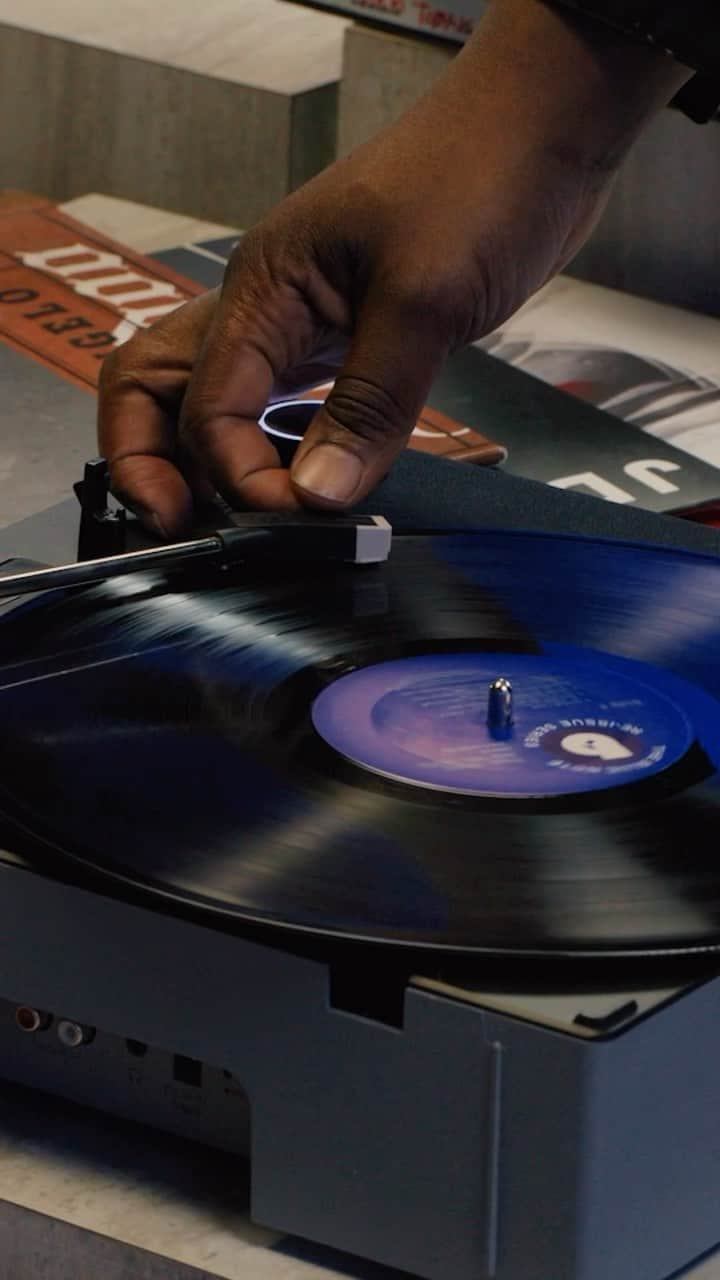 ビル・ゲイツのインスタグラム：「Thad Jones and Mel Lewis: Two greats who made some timeless records, best listened to on vinyl. Thanks for sharing this one with me, @questlove.」