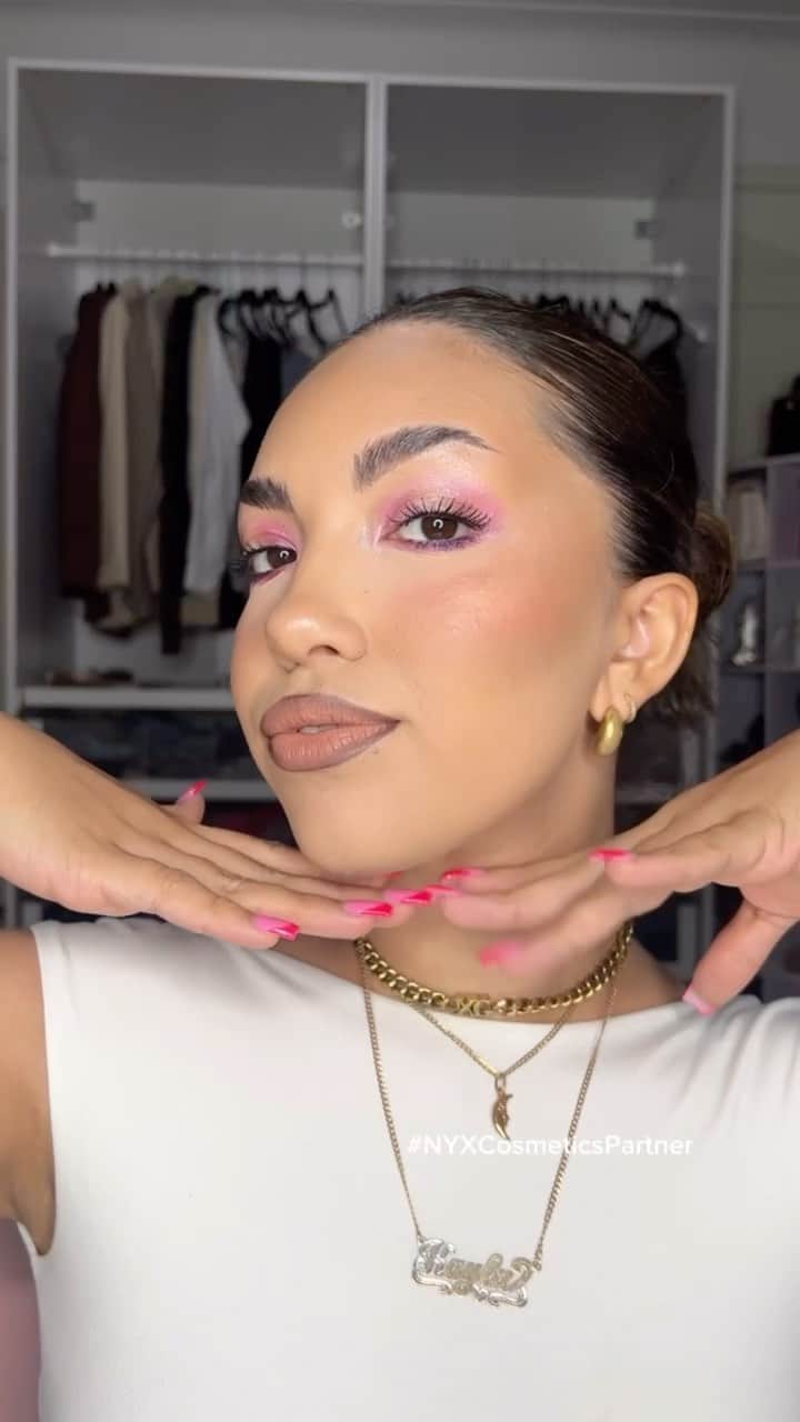 Target Styleのインスタグラム：「The real multitasking MVP 🏆 @nyxcosmetics JUMBO Face Sticks are all you need to get that ✨glow✨ on eyes, cheeks, and lips.  PSA: ‘Blueberry Muffin’ is the perfect blush-meets-highlighter hybrid 💖 #nyxcosmeticspartner  @kayladelyne」