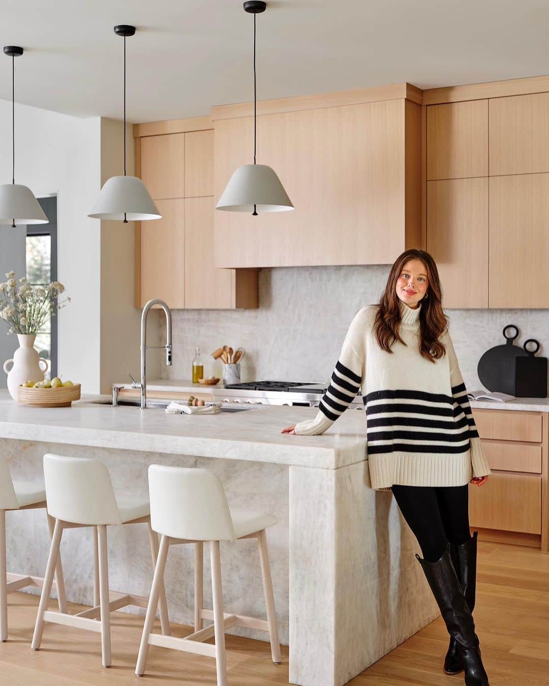 エミリー・DiDonatoのインスタグラム：「No place like home. ❤️ Thank you @changoandco for helping us create our dream house. Link in bio for full feature by @lofficielusa   Design @changoandco  Story by @kerrypieri  Photos by @readmckendree」