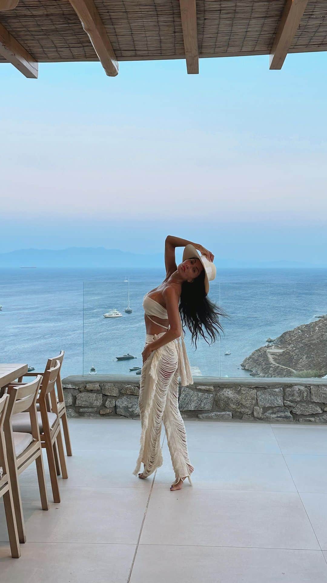ニコール・シャージンガーのインスタグラム：「Still daydreaming about Summer ‘23 ☁️ #throwbackthursday」