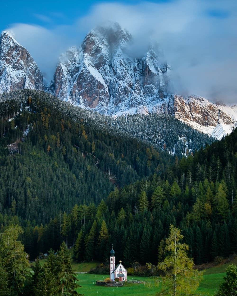 クリス・バーカードのインスタグラム：「The people who built this little church must have known that towering mountains and the serenity of the Dolomites was good for the soul… I think when venturing up from the valleys into peaks like you leave a bit of yourself behind only to discover a new part with the ascent… maybe one a little more willing to move with the pace of nature and be at peace with the stillness found at greater heights.」