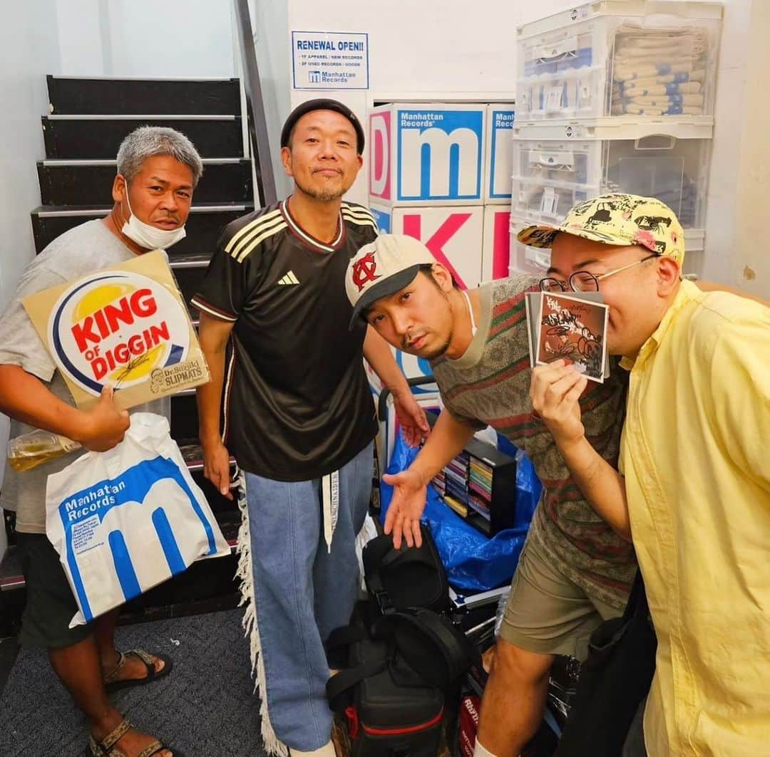 MUROさんのインスタグラム写真 - (MUROInstagram)「おはようございます〜☀️ @manhattan_records Ⓜ️ @kprincebbp  @domo_pologod  @showgunn  #flashbackfriday  #kodlounge」9月1日 6時21分 - dj_muro