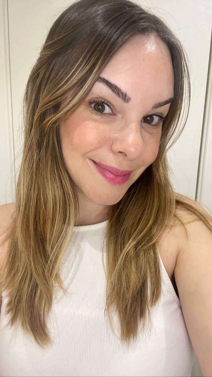 quem disse, berenice?のインスタグラム：「e vamos de make que parece que vc não tá de make? a @alinemarchiori fez um tutorial pra vc andar por aí bem naturalzinha #makeupnomakeup   #PraTodosVerem: o post é um vídeo da Aline Marchiori fazendo a tendência de make No Makeup que consiste em uma make bem básica e natural. Fim da descroção.」