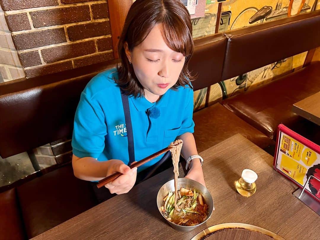 篠原梨菜さんのインスタグラム写真 - (篠原梨菜Instagram)「#早朝グルメ 東京・新大久保駅近く 中央市場へ！ 24時間営業の韓国料理店です。 水冷麺😋 つるっと喉越しのいい韓国冷麺。シャーベット状に半分凍らせたスープ。最後までひんやりさっぱり😋 たまご・きゅうり・りんご・酸味のある熟成キムチ・牛ほほ肉の食感も楽しい！ #朝5時の美味time #thetime_tbs #中央市場 #新大久保グルメ #水冷麺 #tbs」9月1日 6時35分 - shinorinatbs