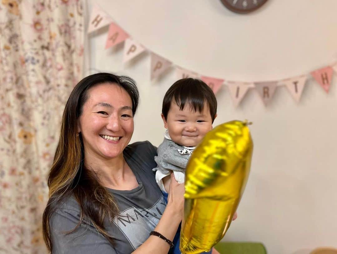 小野祐佳さんのインスタグラム写真 - (小野祐佳Instagram)「Happy birthday One year old my lil tiger 🐯 How great it is! Mommy loves you moon and back 🩵  #831 #happybirthday #mamasboy」8月31日 21時45分 - juka_yukita