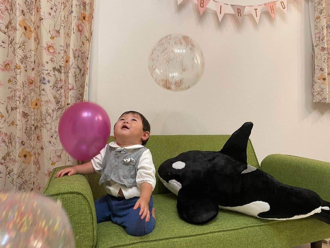 小野祐佳さんのインスタグラム写真 - (小野祐佳Instagram)「Happy birthday One year old my lil tiger 🐯 How great it is! Mommy loves you moon and back 🩵  #831 #happybirthday #mamasboy」8月31日 21時45分 - juka_yukita