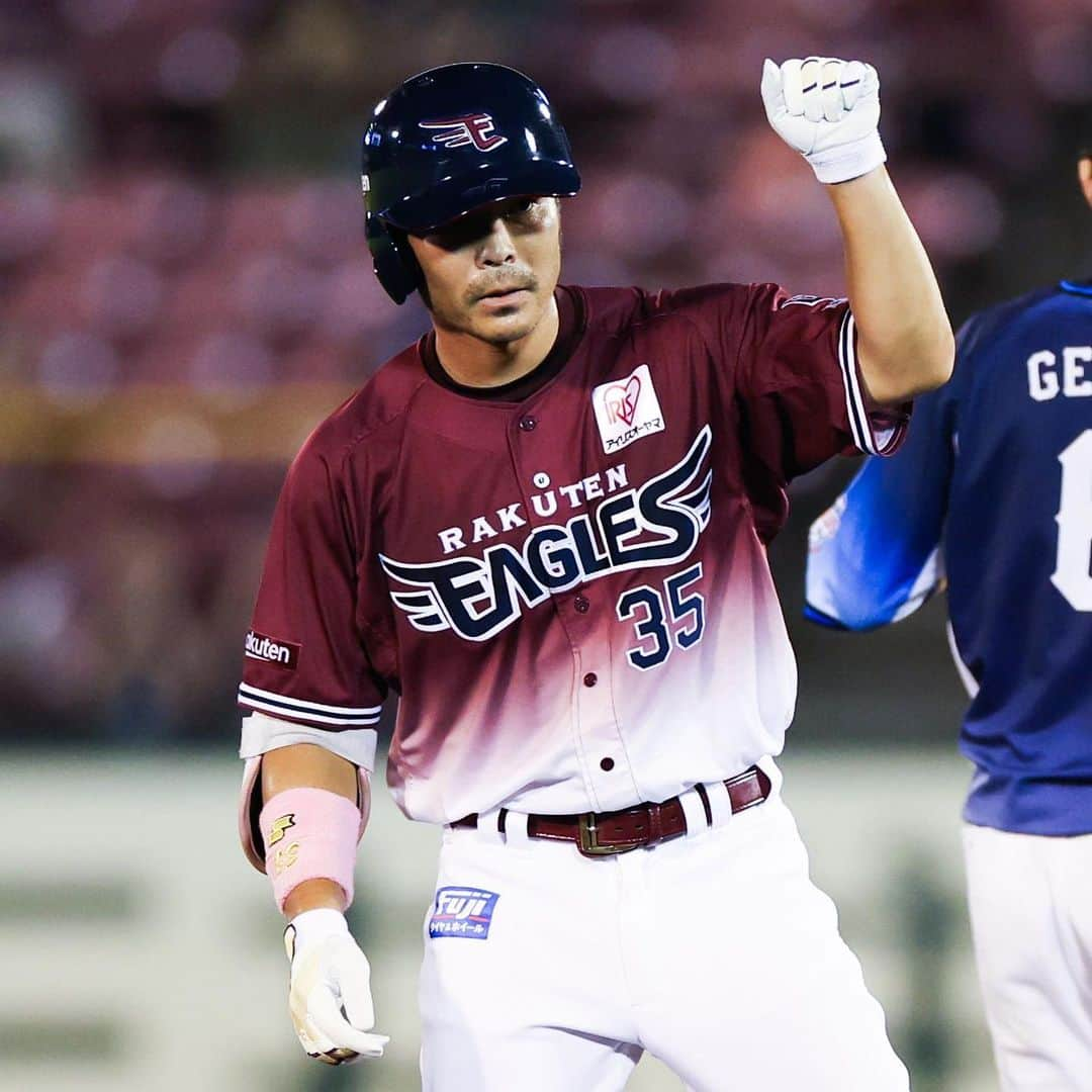 東北楽天ゴールデンイーグルスさんのインスタグラム写真 - (東北楽天ゴールデンイーグルスInstagram)「⚾️  ⚾️E 4-5 L⚾️  3点ビハインドの7回に浅村選手が23号2ラン💥💥 さらに繋ぐと鈴木大地選手が逆転の2点タイムリー2ベース‼️ しかし直後の8回に逆転され敗戦。6連勝とはならず。 先発の藤井選手は5回まで1失点の好投も6回に捕まる⚾️ 7回の内選手と9回の宋選手が1回無失点‼️ 鈴木翔天選手も2人を打ち取り役目を果たした👍🏼  #鷲が掴む #rakuteneagles  #鈴木大地 #浅村栄斗 #内星龍  #島内宏明 #マイケルフランコ #藤井聖 #村林一輝  #鈴木翔天 #宋家豪」8月31日 21時59分 - rakuten_eagles