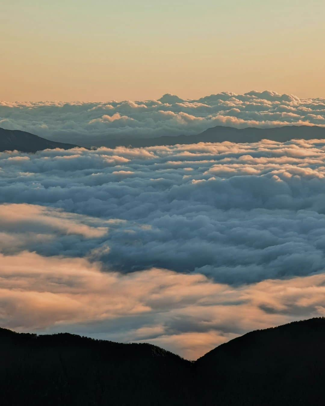 福田洋昭さんのインスタグラム写真 - (福田洋昭Instagram)「Day 2 北岳頂上 3,193m / Kitadake Peak #Kitadake #Sunrise #Pixelで撮影 #TeamPixel #GooglePixel #PR」8月31日 21時55分 - hirozzzz