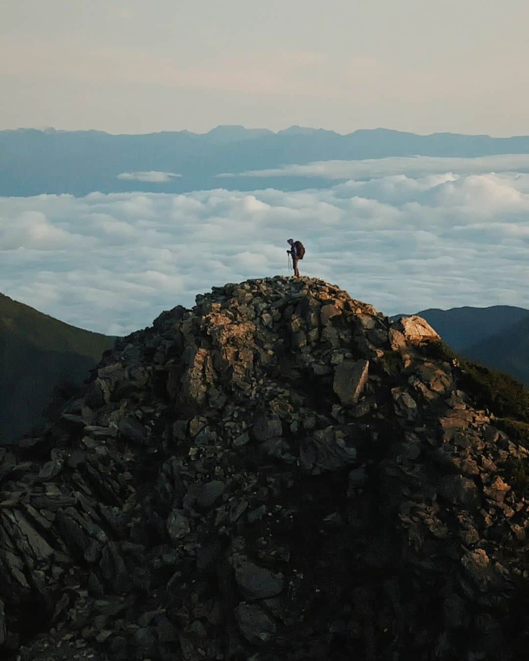 福田洋昭さんのインスタグラム写真 - (福田洋昭Instagram)「Day 2 北岳頂上 3,193m / Kitadake Peak #Kitadake #Sunrise #Pixelで撮影 #TeamPixel #GooglePixel #PR」8月31日 21時55分 - hirozzzz