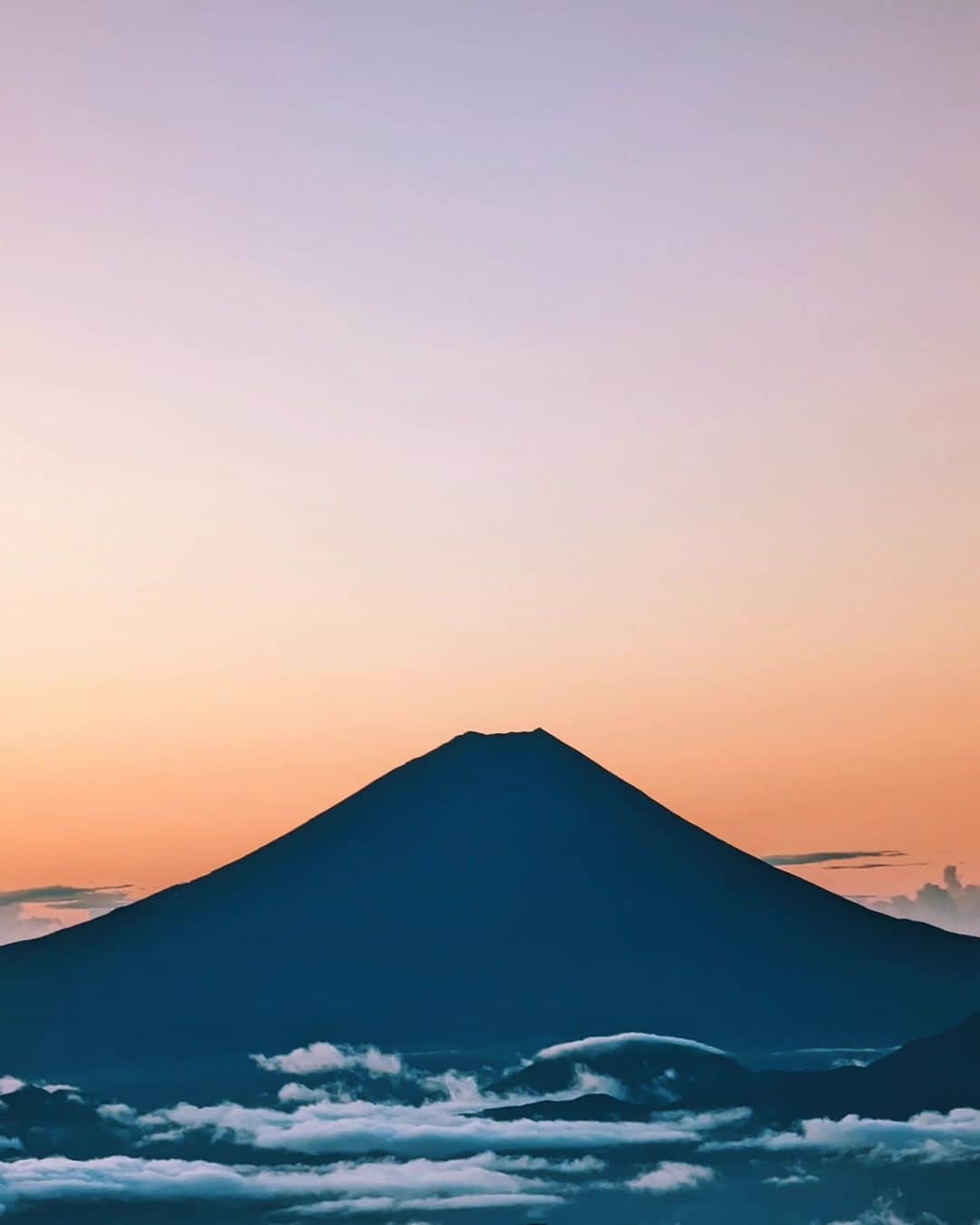福田洋昭さんのインスタグラム写真 - (福田洋昭Instagram)「Day 2 北岳頂上 3,193m / Kitadake Peak #Kitadake #Sunrise #Pixelで撮影 #TeamPixel #GooglePixel #PR」8月31日 21時55分 - hirozzzz