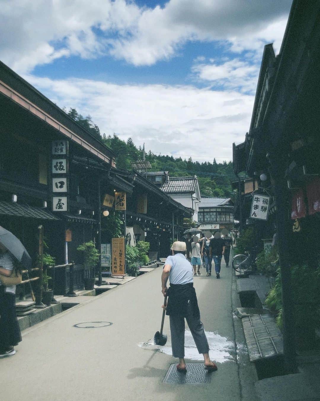 小林ようのインスタグラム：「夏の飛騨高山。  #飛騨高山 #高山 #古い町並み #岐阜 #一人旅 #takayama #oldtown #gifu #japan #film #trip」