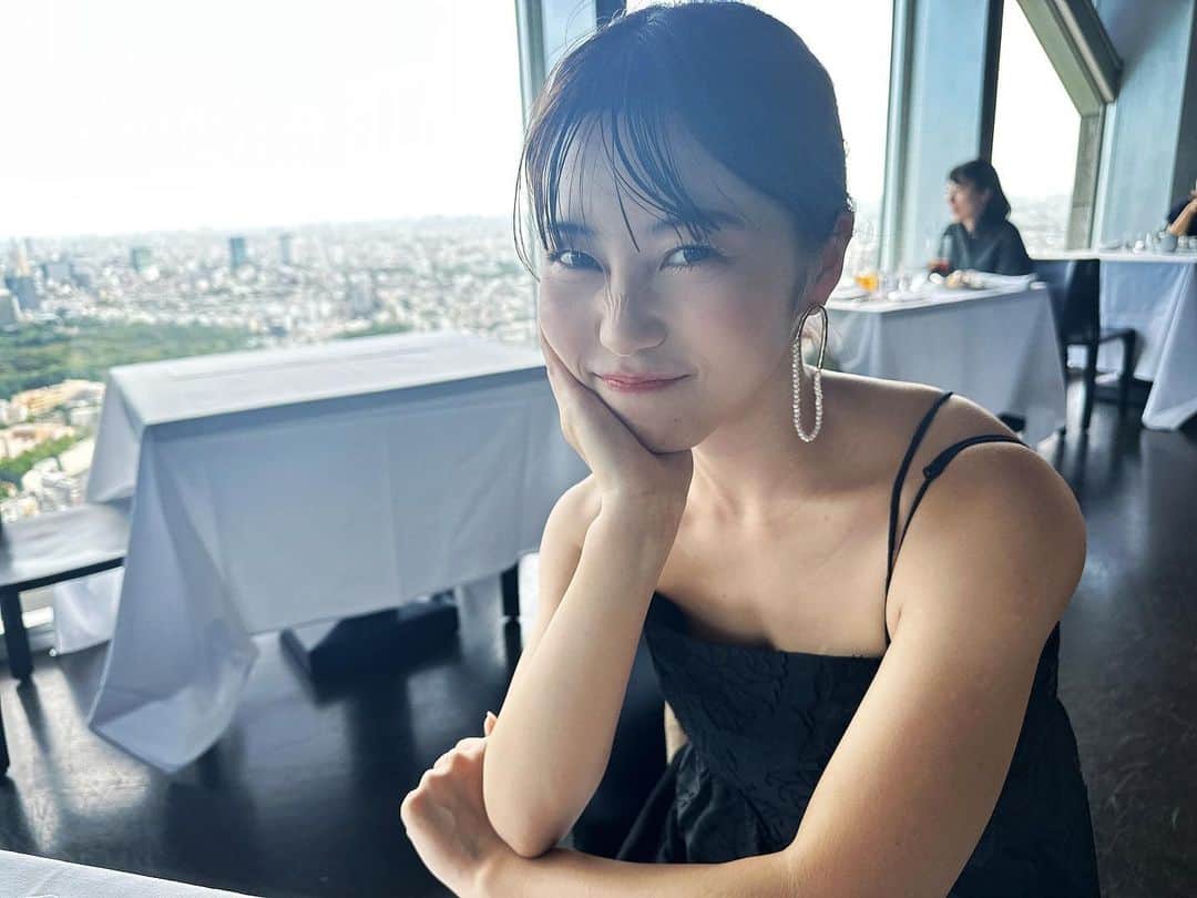 伊織いおさんのインスタグラム写真 - (伊織いおInstagram)「今日は家族に少し遅めのお誕生日祝いしてもらいました💕  とっても美味しくて楽しかった〜☺︎ . . . . #カーキグレージュ #ショートボブ #パークハイアット東京 #ホテルブッフェ #夏コーデ #夏 #誕生日プレート #グラドル  #좋아#셀#팔로우#오오티디#instagood#instadaily#me#攝影#旅遊攝影」8月31日 22時16分 - iocos69