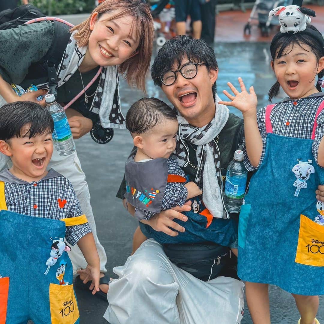 のインスタグラム：「TDL🏰🐭❤️  楽しかったなぁ☺️ 明日から2人とも新学期！ みんなもほどほどに頑張ってね🍀  #ゆずみつ #ゆずみつといっしょ #てるたま #てちゃん #TDL #ディズニー #3世帯ディズニー #モンスターズインクライドアンドゴーシークのカメラがどこか分からない人と繋がりたい」