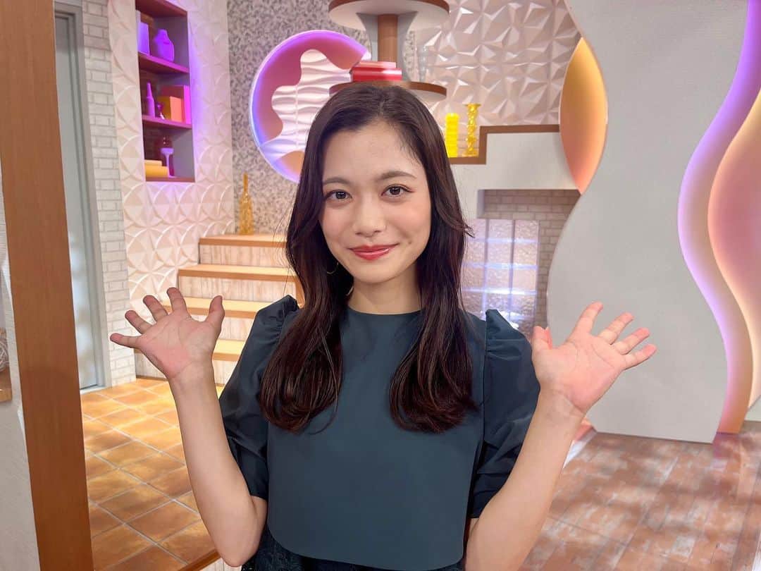 上田彩瑛のインスタグラム：「#newsおかえり  本日出演していました🌟 とてもあたたかいスタジオで楽しかったです！みなさんありがとうございました！ 関西ローカルということで関西に住んでる皆さんに見てもらえたみたいで嬉しいです😉  …阪神、明日こそはマジック減らしてもらいたい、、、全力応援❗️」