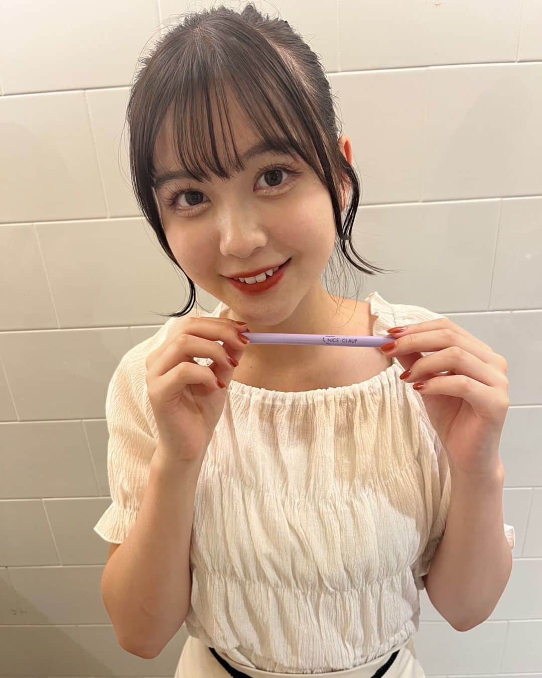 佐藤菜月海のインスタグラム：「. ニコラ10月号の付録は one after another NICE CLAUP 涙袋アイライナー🩵  使いやすい色で肌なじみがよく自然に涙袋が爆誕！！  私も使ってみたけど涙袋がぷっくりするし、涙袋以外にも二重の延長線、まつ毛の間をうめるのにも使ったよ^ ^  私の毎日メイクにこれから大活躍しそうです💖  明日発売のニコラ10月号もお楽しみに🫶🏻  #ニコラ　#nicola　#ニコモ　#oneafteranotherNICECLAUP　#ニコラ10月号ふろく#佐藤菜月海 #07#スターダストプロモーション」