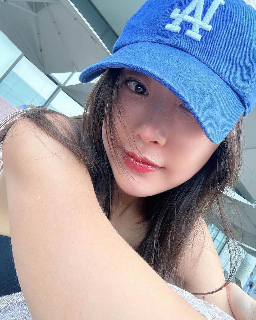 イ・ナリのインスタグラム：「새벽까지 잠을 못잔 어느날. 급 부산으로 쏴버렷!! 그렇게 호캉스 시작하고, 실컷 먹방을 하고 돌아왔더래지 ~🌊🎶💙  . . #부산」
