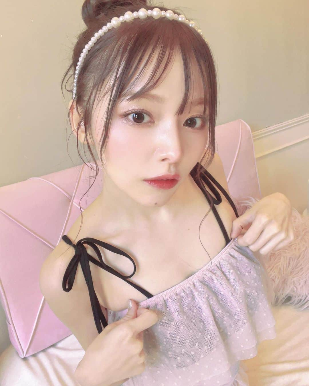 上田操のインスタグラム：「8月が終わってしまう〜！  夏、本当に愛しすぎていて今年も魂を燃やしました🔥 舞台で会いに来てもらえたり、海に行ったり花火をしたり幸せな1ヶ月でした🌕 来年の真夏が今から待ち遠しい〜！！  皆は夏しましたか？🍉  . . . #8月　#夏　#ピンク #august #summer #pink」