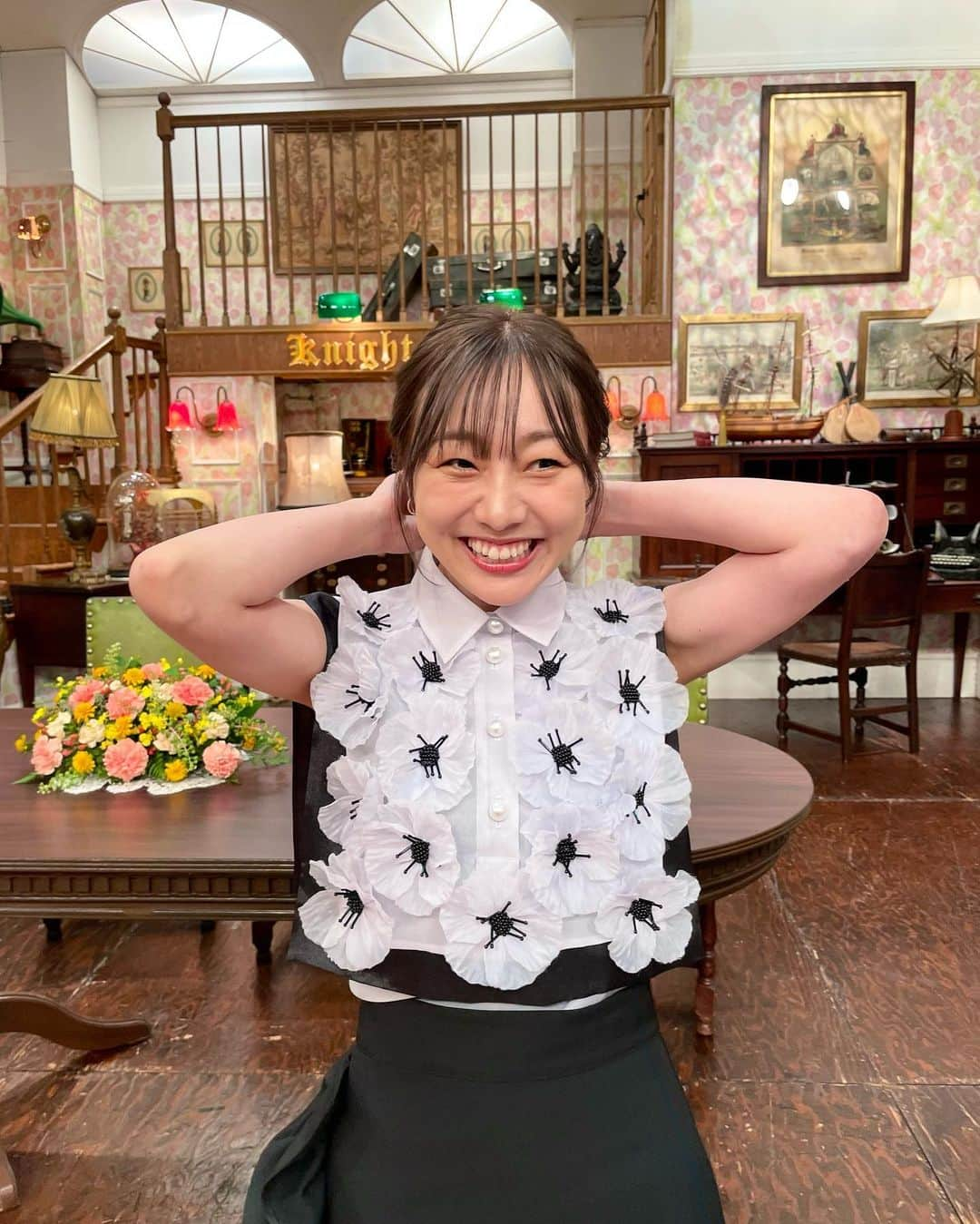 須田亜香里さんのインスタグラム写真 - (須田亜香里Instagram)「9月1日(金)ABCテレビ23:17〜 【 #探偵ナイトスクープ 】 あのナイトスクープです😆 名古屋でも放送されているのでもちろん存じ上げているナイトスクープです！観てください🔍✨ TVerやABEMAでも配信もあるので皆様ぜひ！！  出演ドラマ #アラクオ （ @dramal_abctv ）のお知らせもさせていただいたよ💕 #須田亜香里衣装 #お花畑ブラウス #緊張し散らかした気がする」8月31日 22時47分 - akarisuda