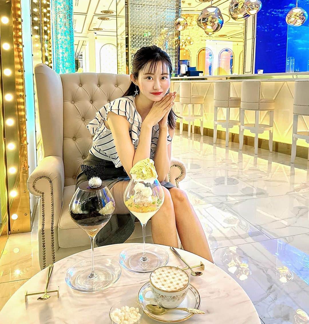 月中秋実さんのインスタグラム写真 - (月中秋実Instagram)「・ ・ かわいい場所💗 ・ ・ #銀座#カフェ#cafe#パフェ」8月31日 22時48分 - tukinakaakimi