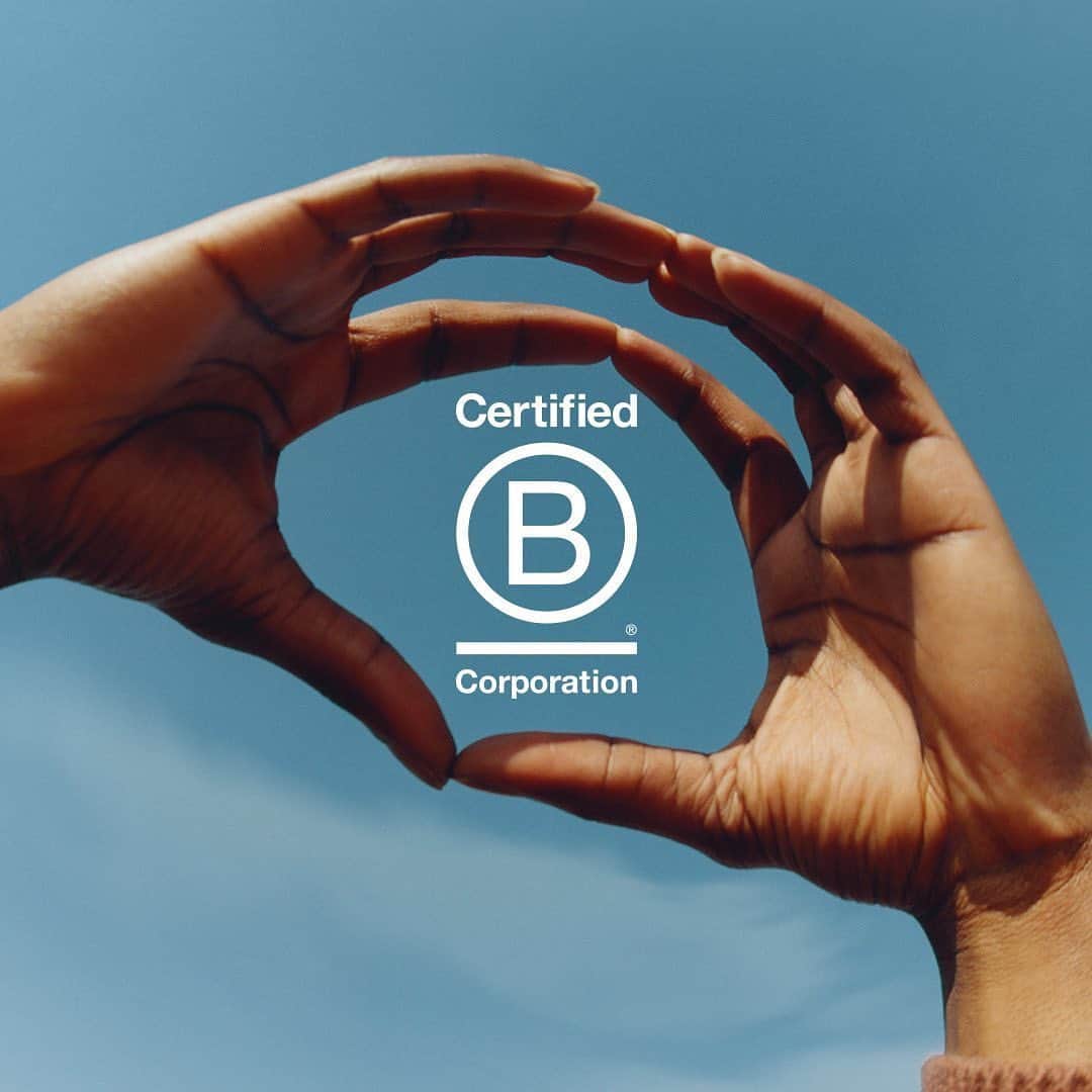 ロクシタンのインスタグラム：「We have exciting news! L’Occitane en Provence is officially B Corp Certified!   From supporting our producers, to reducing our environmental impact, and cultivating change for people, this is just the beginning of never-ending good for people and for the planet! 🌎💛」