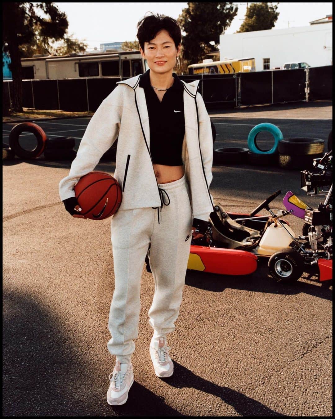 Nike Sportswearさんのインスタグラム写真 - (Nike SportswearInstagram)「Fit check complete. Suited up and ready to hit the gas. Tech-ers... start your engines. 🚥   This is #NikeTech 🏎️」8月31日 23時00分 - nikesportswear