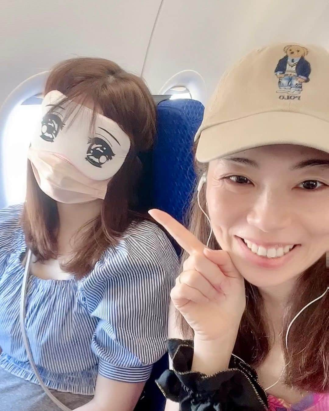 ヨーコさんのインスタグラム写真 - (ヨーコInstagram)「2年ぶりの島根へ✈️  8月の終わり、お仕事でフライト。 お隣はこんなアイマスクの @milkapill ちゃん。笑  似合ってる♡  #島根 #フライト #アイマスク #女芸人 #ものまね #ダンサー」8月31日 23時01分 - y0k0_1108