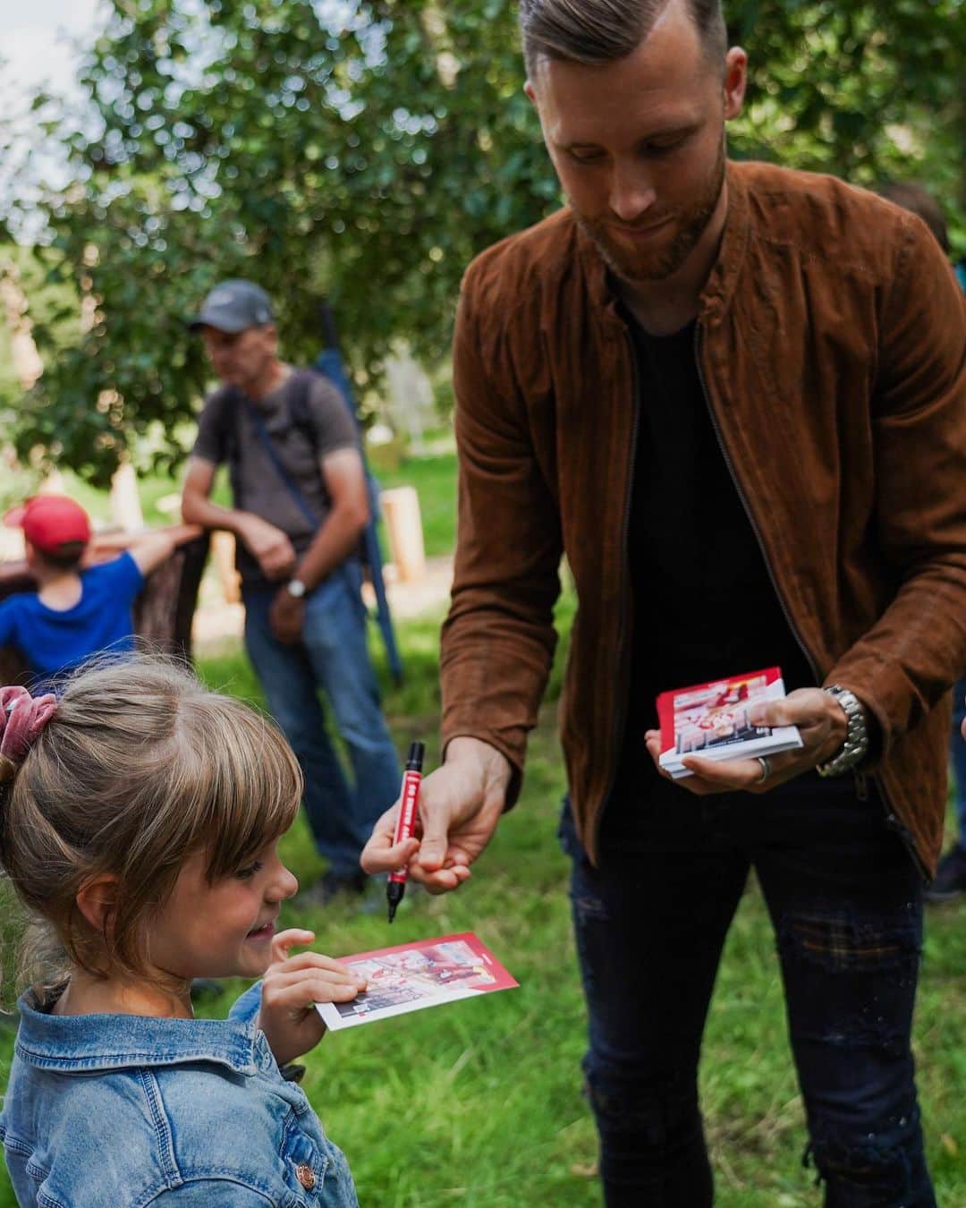 シルヴァン・ヴィドマーさんのインスタグラム写真 - (シルヴァン・ヴィドマーInstagram)「Proud to be part of the opening of a climate protection-themed forest playground that @1fsvmainz05 is a partner of and where kids learn a lot about plant and animal life 🥰🌲🐿️  #environmentalaction #sile #mainz05」8月31日 23時02分 - silvanwidmer