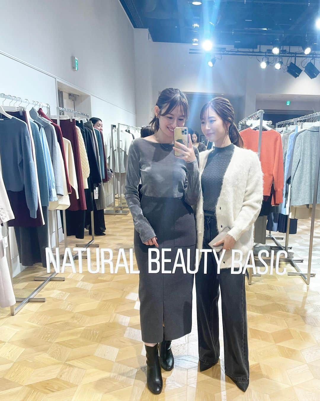 下田奈奈さんのインスタグラム写真 - (下田奈奈Instagram)「先週行ってきた @naturalbeautybasic_official の秋冬展示会レポ♥︎🩶  トレンドのグレーが大人可愛くて 合計7点もオーダーしてしまった😮‍💨🫢  仕事にもプライベートにも活躍する ベーシックなお洋服が種類豊富なので OLさんには特にオススメのブランド👩🏻‍💻♡  お値段が程よい価格帯なのも めちゃくちゃ嬉しいポイント✌🏻  オーダしたお洋服は投稿に載せてます🪡  #naturalbeautybasic#NBB#ナチュラルビューティーベーシック#olファッション #olコーデ #仕事着 #骨格ストレートコーデ #大人可愛いコーデ #大人可愛いコーディネート」8月31日 23時05分 - shimodanana