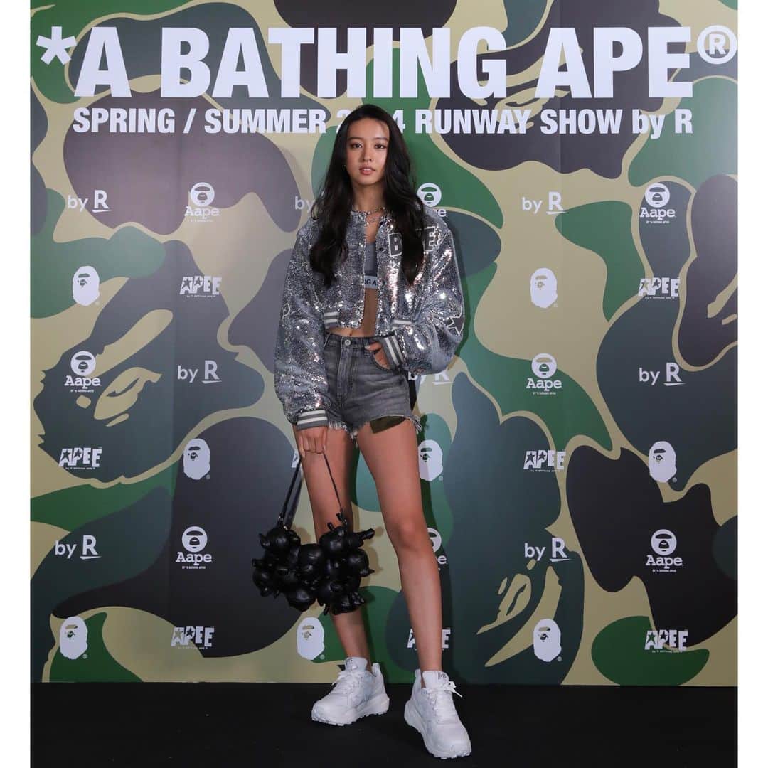 kokiのインスタグラム：「A BATHING APE®️ SPRING / SUMMER 2024 RUNWAY SHOW by R  パンク、クール、スポーティーそしてキュート ストリートファッションの魅力を全て表現していた素晴らしいショーでした！  Huge congratulations to the @bape_japan team ❤️  Thank you 🥰 Hair and makeup @rieshiraishi1220  Styling @ryokkissie   @bape_japan @rakutenfashion_byr @rakutenfashion #bape #abathingape #bape30 #RakutenFashion #RakutenbyR」