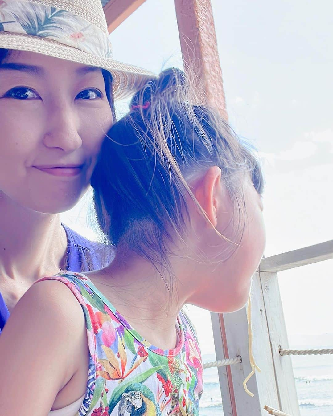 嶺恵斗のインスタグラム：「🌻 ⁡ 夏が終わる… 今年は子供と初めての 夏休みでバタバタでしたが 娘の成長を日々感じることができ とっても幸せでした♡ ⁡ 出来ることが増える！ 好きなことができる！ わがままになる！ そんな小さなことが、 母にはとても嬉しい反面、 寂しい(*´ω`* #そして、親の波長がとっても 子供に影響していることも #感じました💦 良い波長で子供との時間を もっと大切にしたいなと 感動と反省の夏休み♪ ⁡ 育児は育自❣️  #初めての #夏休み  #思い出いっぱい  #育児  は#育自  #アラフィフママ  も #日々成長  #楽しかった #8月  #summer #happytime」