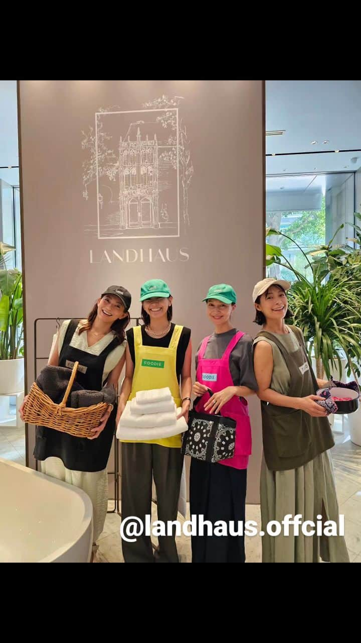 佐藤純のインスタグラム：「大好きなタオル💕  『LANDHAUS』@landhaus.official   『THE NEWHOUSE』@the_newhouse  ラントハウスの期間限定 POP UP STORE が東京ミッドタウン ガレリア イセタンサローネで開催中‼️  いつもの楽しいメンバーで行ってきました😊  @ayumiayunco @aikick @nao_nao310   フワフワで肌触りも最高‼️  おまけに、軽くて、洗濯もすぐ乾く‼️  ほんと、使ったらびっくりするタオルだよ～😍  キャンプやエプロン、大きな保冷バッグも可愛かった❤  9月5日までPOP-UP 開催中です。  是非、いってみてね🙌  #landhaus  #ラントハウス #thenewhouse #ザニューハウス #東京ミッドタウン #タオル #ママ #ママモデル #モデル #mama #mamamodel #model」