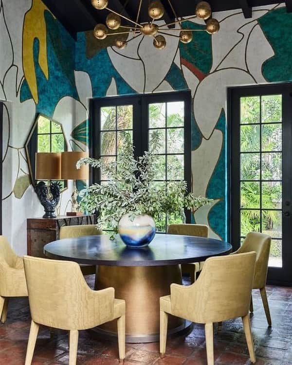 Homepolishのインスタグラム：「Dining room drama! This room is such a showstopper; credits unknown.   #designinspo #interiordesign」