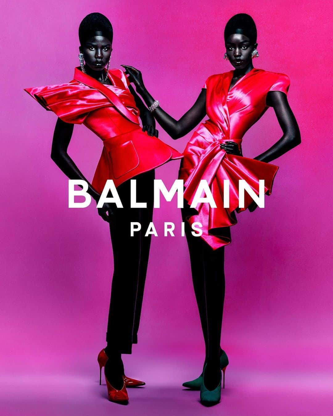 バルマンのインスタグラム：「BALMAIN FALL/WINTER 2023 New French Style for a modern world: photographer @rafaelpavarotti_ captures the essence of @olivier_rousteing’s Fall-Winter 2023 collection in a campaign combining the photographer’s signature lush color palettes and the house’s architectural silhouettes. Through brilliant tones, lustrous shine, and a stunning cast, the series of images recalls today’s modern Balmain, which superbly melds together legacy and couture tradition with the beauty of twenty-first century Paris and a bold, global outlook.   Creative Director: @olivier_rousteing Photography: @rafaelpavarotti_ Model: @naomiapajok, @akuoldengatem Casting: @bitton Stylist: @stockdale.charlotte @katielyall Hair: @eugenesouleiman Make-Up: @chiaolihsu Set Designer: @Ibbynjoya Executive Production: @nowopentv Production: @ragidholakiaproductions」