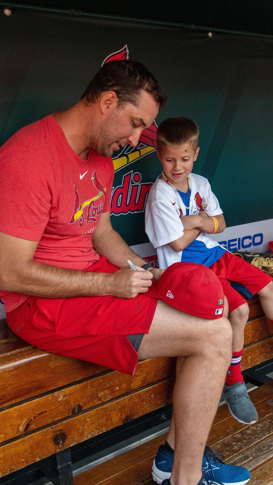 セントルイス・カージナルスのインスタグラム：「It was our honor to host PJ at the ballpark through @makeawishamerica! Just 7 years old, PJ has endured 9 rounds of chemo and beaten his cancer into remission! Keep fighting, PJ!」