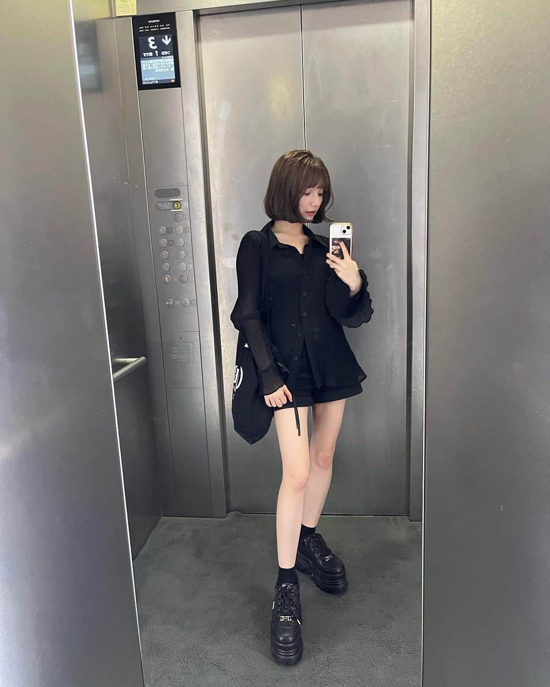 東海林クレア（くれたん）のインスタグラム：「夏も黒着ちゃう」