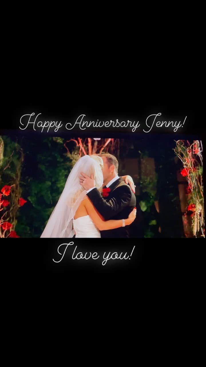 ドニー・ウォルバーグのインスタグラム：「Happy Anniversary, Jenny! So hard to believe it’s been 9 years already — the ride is so sweet! I love you more than I could ever describe. Thank you for taking care of my heart. I promise to keep taking care of yours. We’re on to forever baby! Happy Anniversary! 🙏🏼❤️💫 #happy #anniversary」