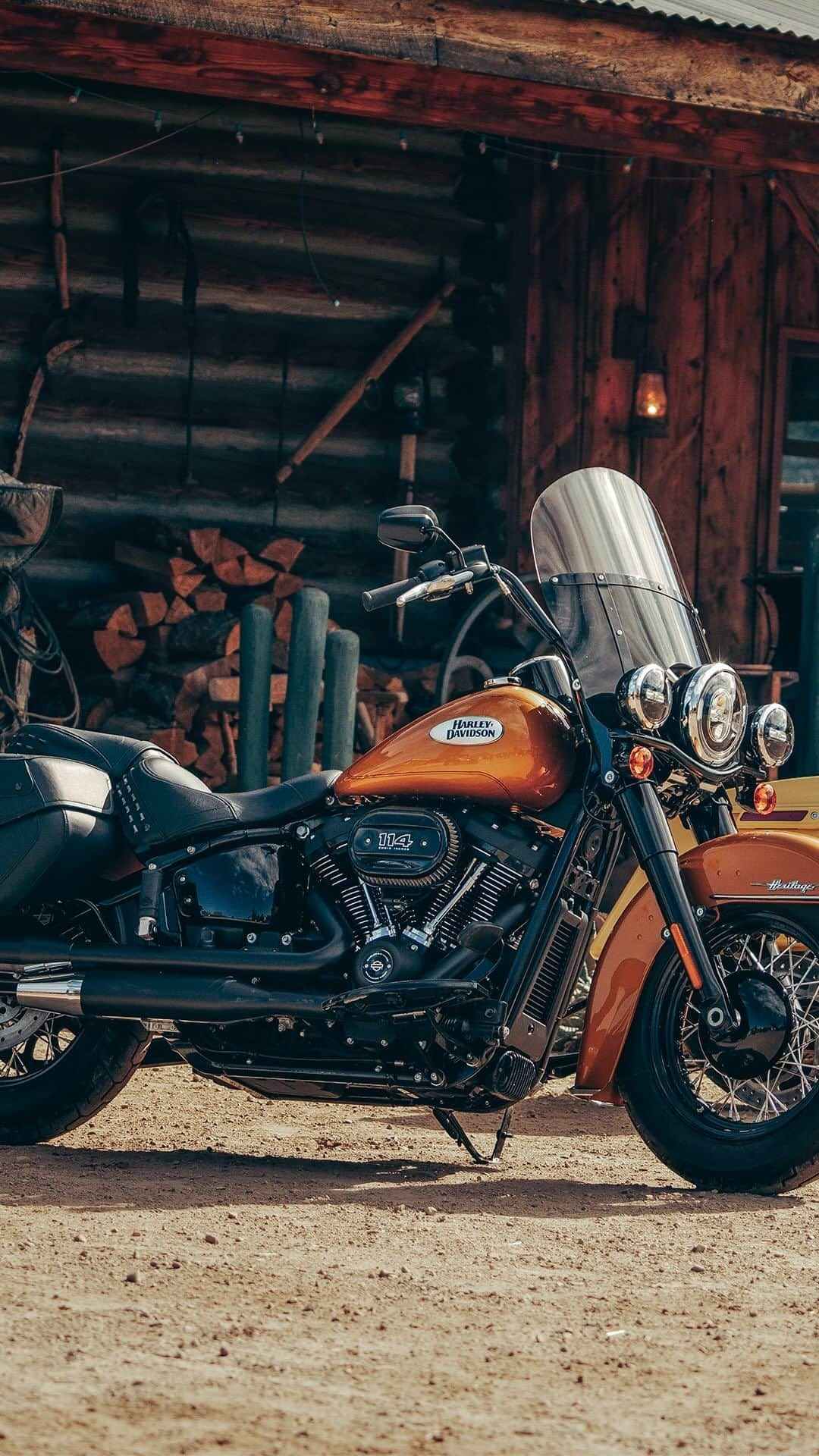 Harley-Davidsonのインスタグラム：「Showstopping vintage details and pure rock and roll style.​  ​Learn more about the 2023 Heritage Classic at link in bio.​  #HarleyDavidson #HeritageClassic」