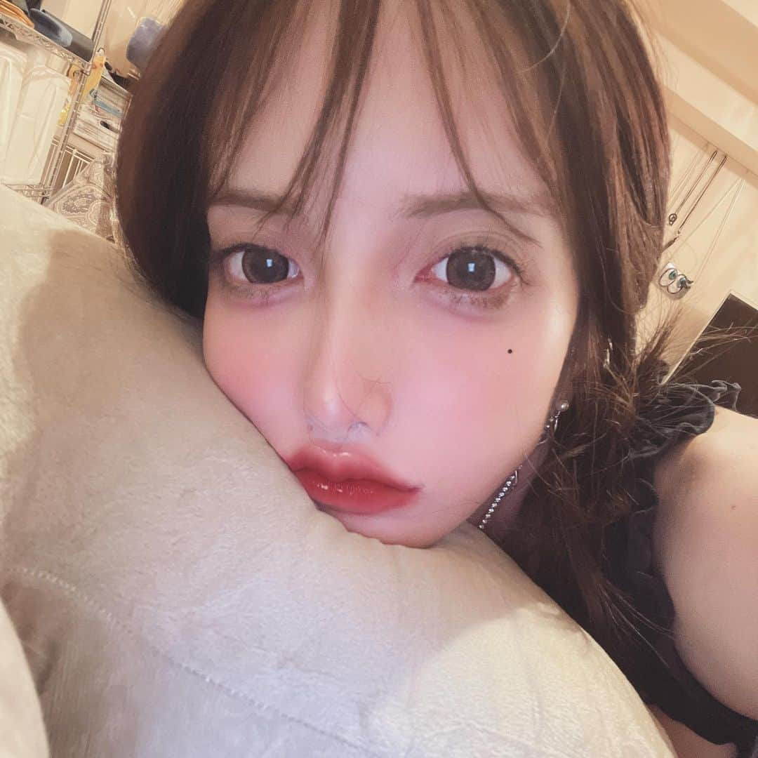 上條唯さんのインスタグラム写真 - (上條唯Instagram)「前髪がハゲたので二度と外に出ません、さようなら . #美脚 #美脚女子 #痩せたい #細くなりたい #competitor #makeup #韓国ファッション #メイク #girl #model #被写体モデル #韓国好きな人と繋がりたい #fashion #ダイエット #selfie #オルチャン #オルチャンファッション #オルチャンコーデ #ファッション #ファッションコーデ #えちえちのえち #コーデ #コーディネート #followｍe #フォローミー #韓国ヘアスタイル #2wayバング #韓国前髪 #オルチャンヘア #ヨシンモリヘア」8月31日 23時48分 - yui_kamijo