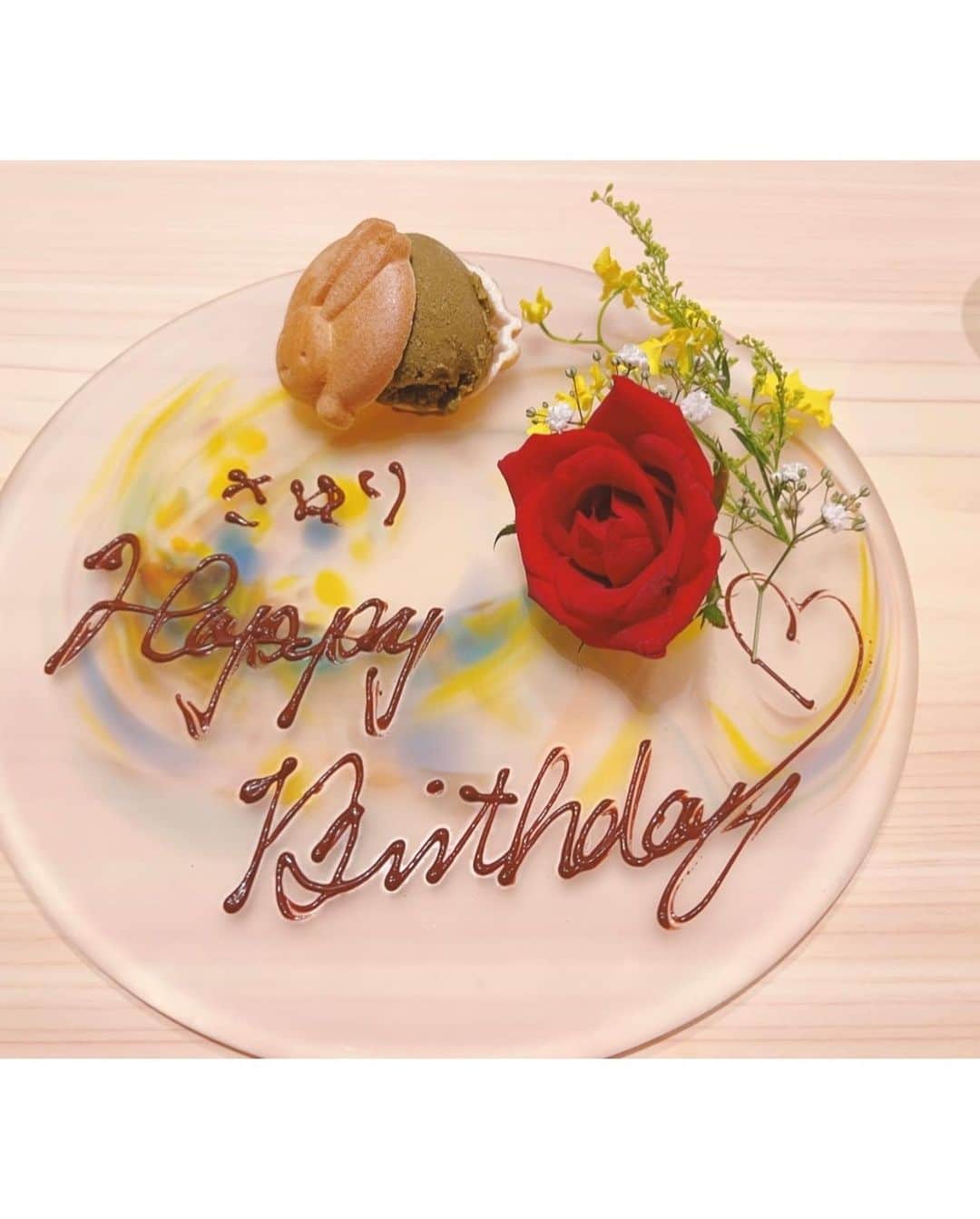 のインスタグラム：「🍎  お誕生日うぃーく お祝いは何度されても嬉しい☺️♡  今年のお誕生日は 24時間テレビの関西ローカル枠に出させて頂いたお陰で 大阪でお誕生日を過ごせました☺️🫶🏻  私のいとこがやっているお店 御料理松むら　 で家族でお祝いご飯を頂きました♡  24時間テレビもずっと楽しくて ミルクボーイさんの漫才にも三回も さゆりんごのお誕生日が 組み込まれて 忘れられないお誕生日になりました！ ファンクラブも開設でき ファンの皆さんとスタッフさんにお祝いして頂き とってもとっても幸せな日でした☺️🍎 配信またすぐやりたーーーい！  いつも支えてもらっている皆様に 感謝の気持ちを忘れずに この一年も楽しみます！  lantinamチームには Tシャツも作ってもらって うれぴうれぴまん♡  今後ともさゆりんごを よろしくお願いします🍎  #お誕生日 #幸せ」