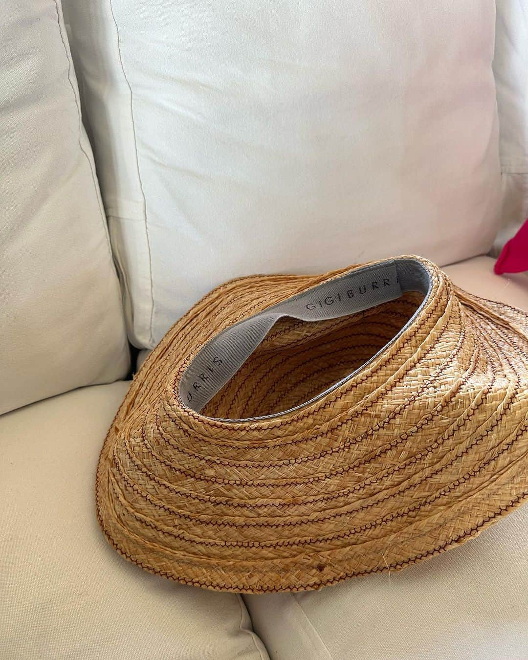 エヴァ・チェンさんのインスタグラム写真 - (エヴァ・チェンInstagram)「Vacation diaries: day one. The saga of the @gigiburris hat that fell in the @comoparrotcay @comohotels dock the moment we arrived. Thank you @tbannister for diving in to get it 😂」8月31日 23時51分 - evachen212