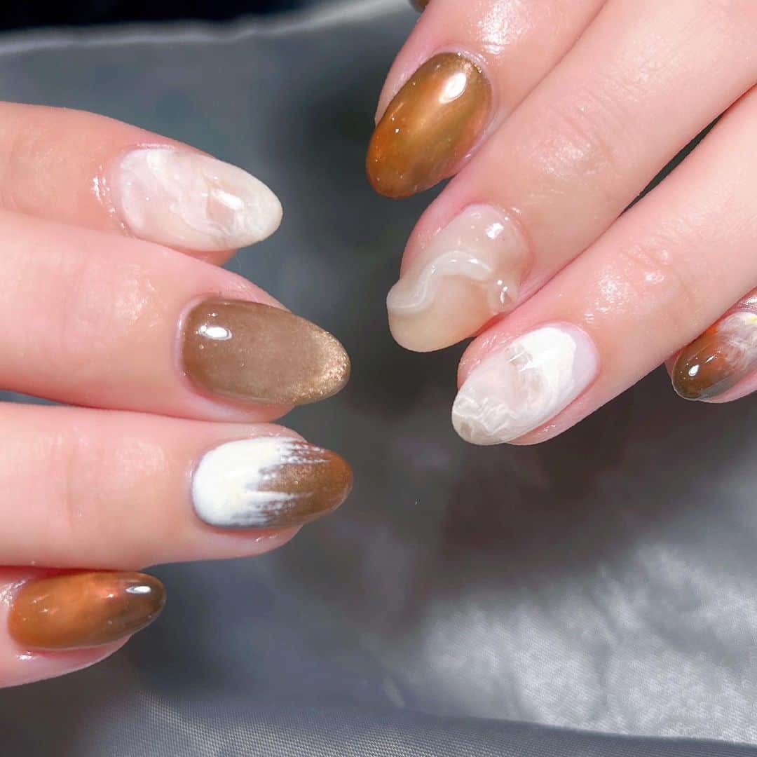 なかやまちえこのインスタグラム：「あきいろネイル🍂⠀ ⠀ @_yumi_fujita_ さん⠀ #nail #nails #nailart #ネイル #美甲 #ネイルアート  #japanesenailart #manucure #japanesenails #manicurist #gelnails #أظافر #네일아트 #미용  #เพ้นท์เล็บ #artedeuñas #เพ้นท์เล็บเจล #ジェルネイルデザイン #ネイルデザイン #nagelkunst #ニュアンスネイル #秋ネイル #autumnnail⠀ @aby_sharenail ⠀ @emena_nail.official @pregel.jp」