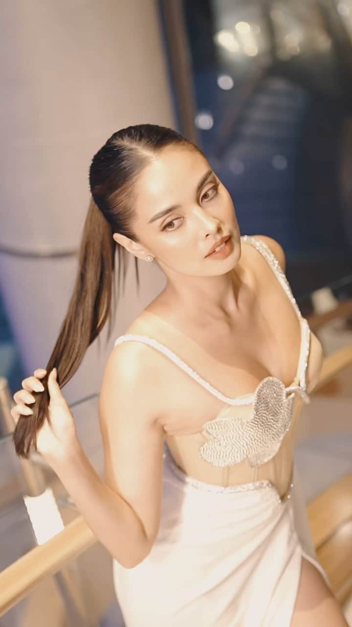 ミーガン・ヤングのインスタグラム：「A night to remember with @voguephilippines ✨ video by @metrophotoforbrands   #StyledByAdrianne @adrianneconcept  Gown @russelmay  Makeup @rickmcalderon  Hair @rjdelacruz  Nails @mimsqiu」