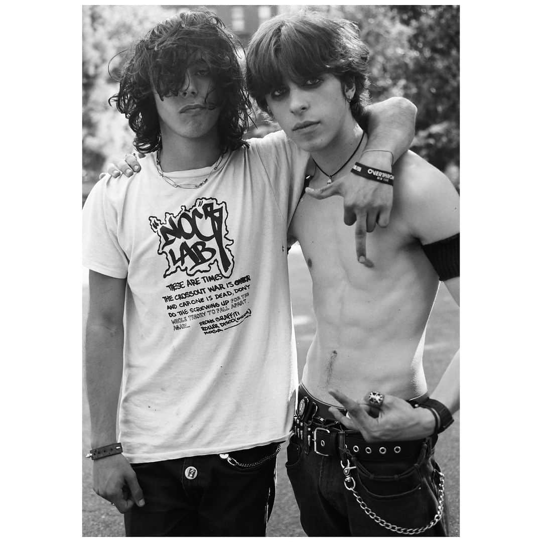 のインスタグラム：「Summer New York💙⚡️🎸 @childlabor.band #TheUnDead #35thRiotReunion #ChildLabor #TompkinsSquare」