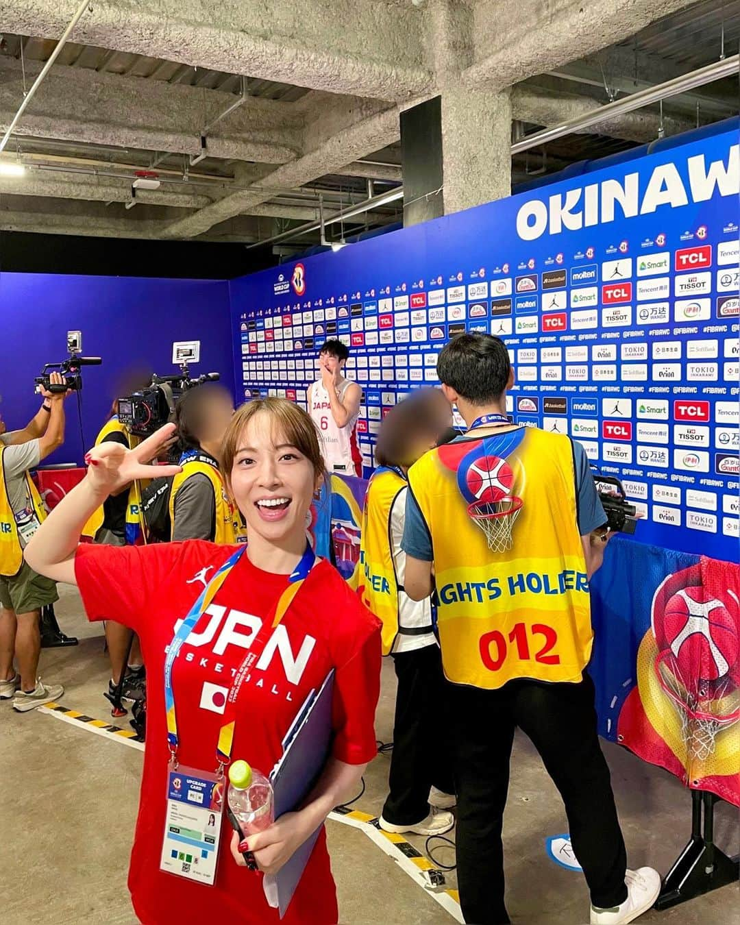 今井麻椰のインスタグラム：「最高すぎでしょ日本代表😭‼️ 最年長やってくれましたね！もうみんな最高！  絶対諦めない雰囲気も、応援も、すべてが最強👍🇯🇵  チームみんなで掴んだ勝利✊ あとひとつだ‼ ️ 試合直後のインタビューもお楽しみに😊🎤  #AkatsukiJapan #日本一丸 #FIBAWC #WinForAll  #WinForJapan #バスケットLIVE」