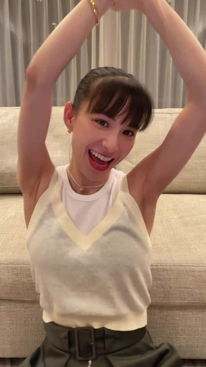 西脇綾香のインスタグラム：「スーパーブルームーン🌕 FULL MOONのInstagram LIVE🌕  鬼ダイエット👹の話 “音楽と人”表紙裏話🐶 Perfumeさん情報過多ですよ 爆買女開封の儀 向上心むきだし女にとってのアーカイブとはの話 の5本立てでした💁🏼‍♀️  #instagramlive #激痩せ #病的な細さ  #言われてみたい人生だった  #じゃけん #実は #ぶっとびうれしー  #夢みたい #鬼ダイエット #大成功  #私は健康です  #いろんなメッセージ #いろんな心くばりをありがとう」